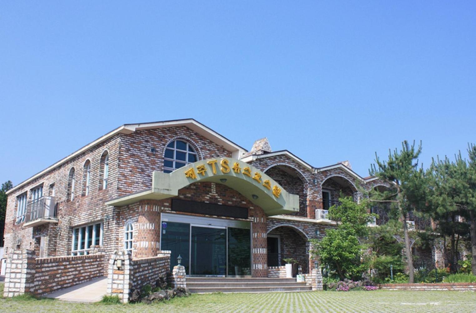 Jeju Ts Youth Hostel & Resort Seogwipo Exterior photo