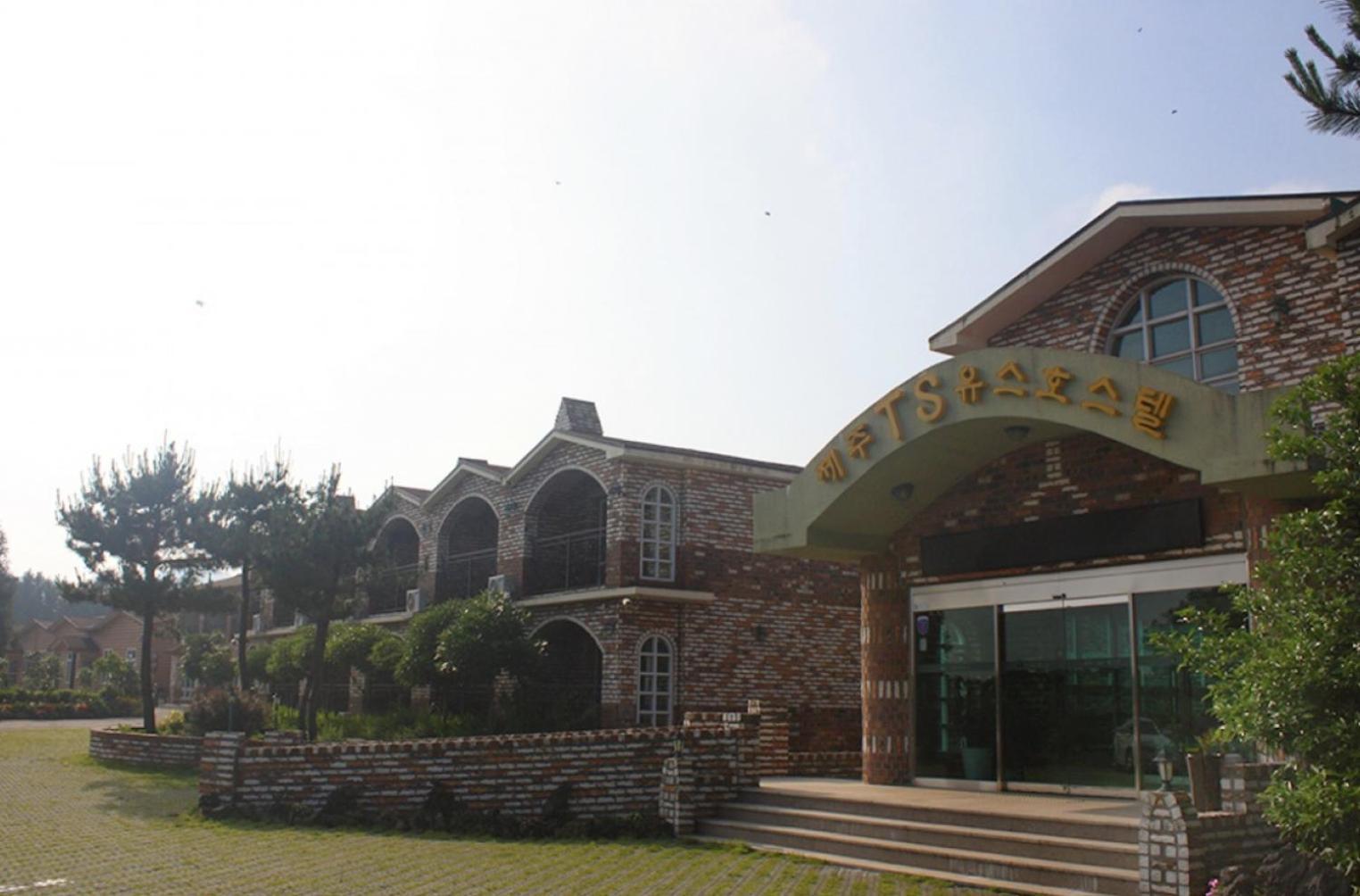 Jeju Ts Youth Hostel & Resort Seogwipo Exterior photo