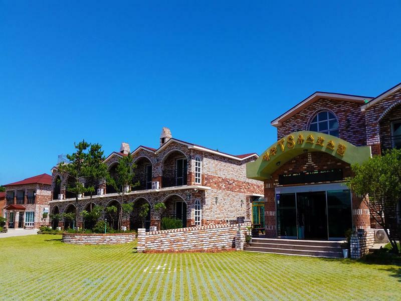 Jeju Ts Youth Hostel & Resort Seogwipo Exterior photo
